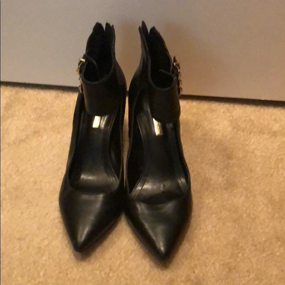 BCBG PUMPS